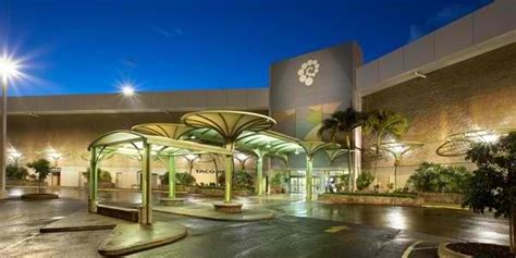 Pearlridge – One of Hawaii’s Largest Malls | Only In Hawaii