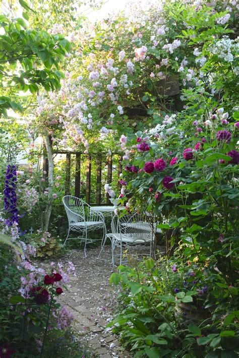 カメラマンが訪ねた感動の花の庭。フォトジェニックな庭 長野・熊井邸 | Garden visits, Small garden design ...