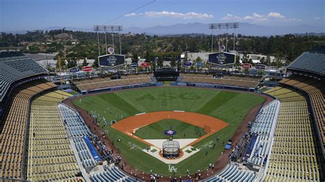 Is Dodger Stadium flooded? No, it was just an illusion | AP News