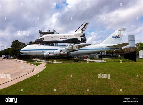 Boeing Space Shuttle with Independence at Space Center Houston, Texas Stock Photo - Alamy