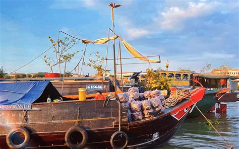 Long Xuyen Floating Market - Scooter Saigon Tours