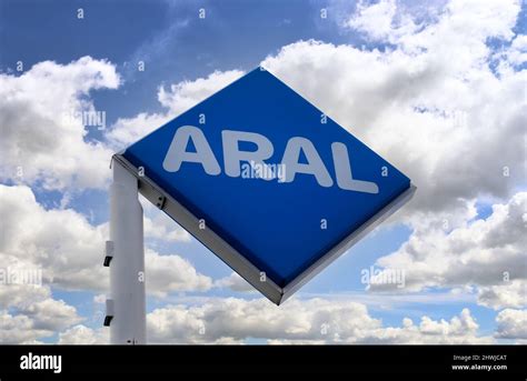 Aral Logo Stockfotos und -bilder Kaufen - Seite 2 - Alamy