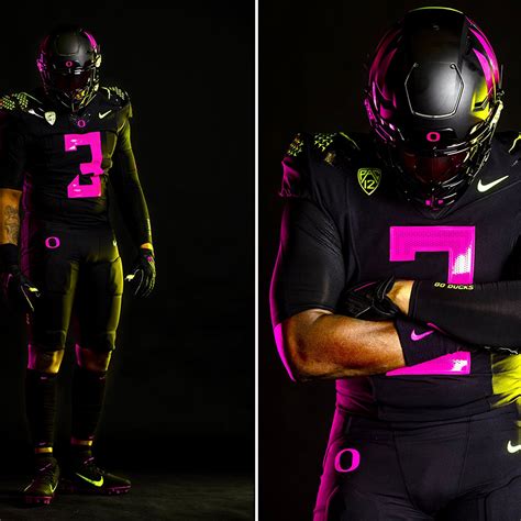 Oregon Ducks Helmet Pink