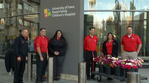 Hy-Vee delivers 1,000 flowers to University of Iowa Children's Hospital