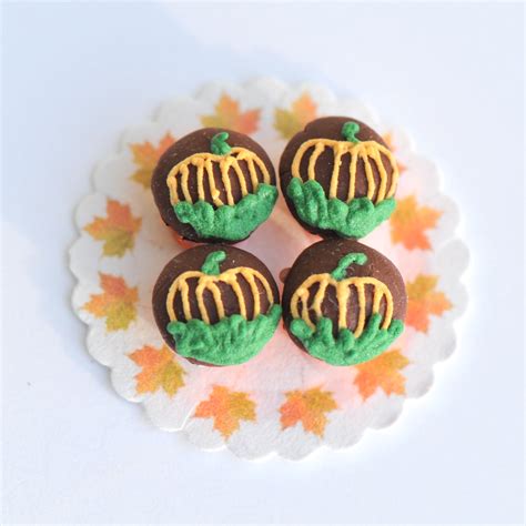 Halloween Pumpkin Cupcakes | Stewart Dollhouse Creations
