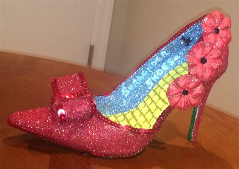 Confessions of a glitter addict: Ruby Slippers!