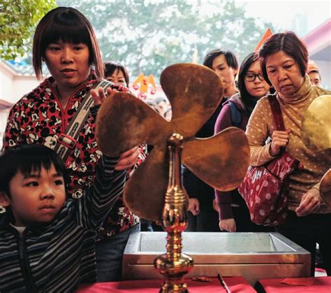 Photos of Chinese New Year traditions in Hong Kong