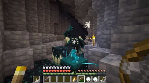 How to fight a Warden in the Minecraft Caves & Cliffs update - Gamepur