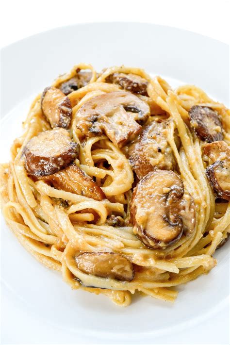 Creamy Mushroom Pasta Recipe - Sum of Yum