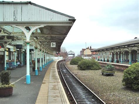 Selby Railway Station Looking North © Gordon Kneale Brooke :: Geograph Britain and Ireland