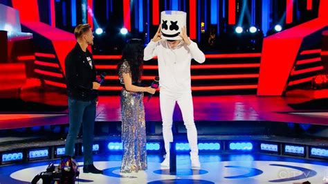 Marshmello SHOCKS MMVAs crowd by REVEALING he is.....Shawn Mendes?! Chords - Chordify