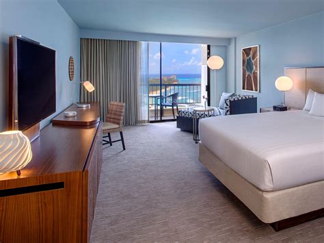 Waikiki Ocean View Suites with Balconies | Hyatt Regency Waikiki