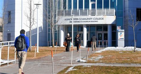 Connecticut's community college enrollments plummet | Connecticut Public