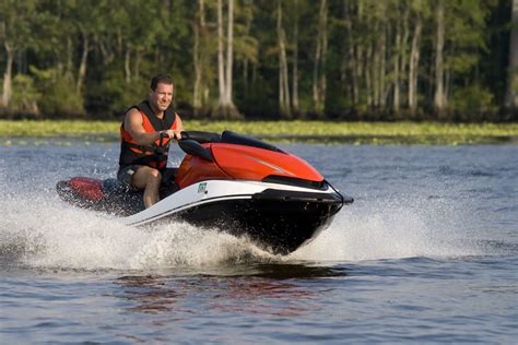 5 Exhilarating Jet Skiing Spots in Maine