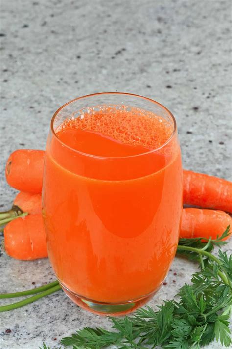 How to Juice Carrots (1-Ingredient Carrot Juice Recipe) - Alphafoodie