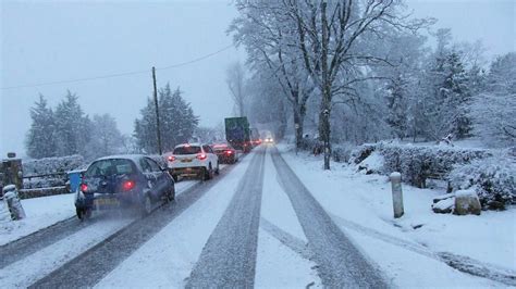 Snow and ice hit parts of UK - BBC News