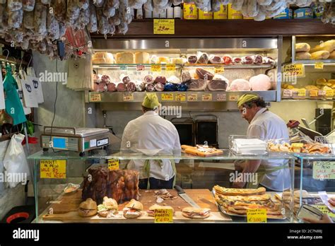 Italian deli counter hi-res stock photography and images - Alamy