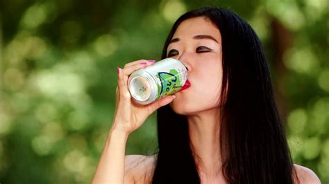 Seltzer craze: Is sparkling water good or bad for you? - ABC7 New York