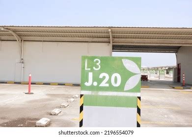 Yia Airport Parking Tempat Parkir Mobil Stock Photo 2196554079 ...