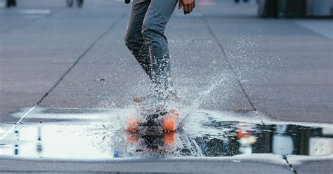 The Boosted Board Is An Electric Skateboard That Can Top 20 MPH