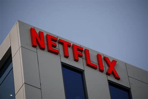 Netflix Stock Drops 11% In A Month; Opportunity For Investors?