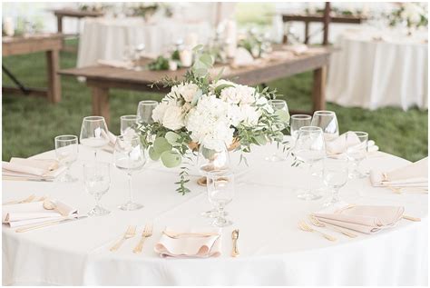 Outdoor Wedding with Greenery in Rochester, Indiana | Victoria Rayburn Photography