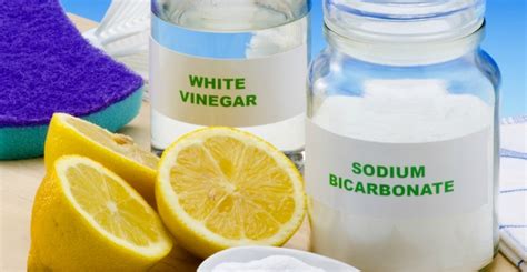 12 Ways to Use White Vinegar for Cleaning - Mom Foodie