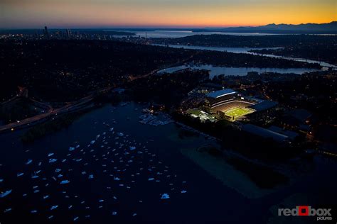 Opening night at Husky Stadium [1200 x 800 ] : stadiumporn