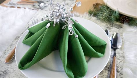 Christmas Tree Napkin Folding Tutorial | POPSUGAR Home