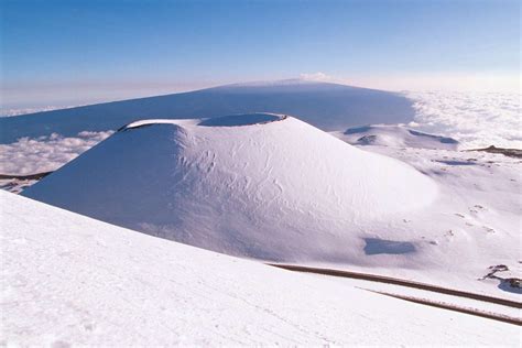 A Hawaii Blizzard Warning Is in Effect — Here's What That Means for the Beaches and Volcanoes