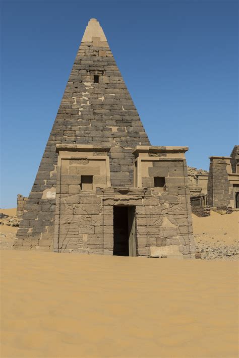 Day 37 The Pyramids of Meroe – 190 Jahre DAI