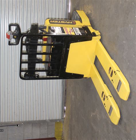 2012 HYSTER 8000 LBS CAPACITY ELECTRIC PALLET JACK MODEL: B80ZHD CAPACITY: 8000 LBS. 24 VOLT