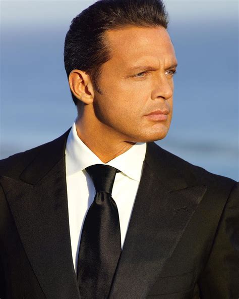 9/17: 10 essential Luis Miguel songs, playing Phoenix