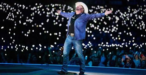 What To Wear To a Garth Brooks Concert? - January 2024 ( 10+ Real Life ...