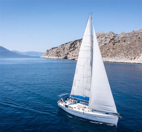 Sailing holidays on classic sailing boats, tall ships & luxury yachts