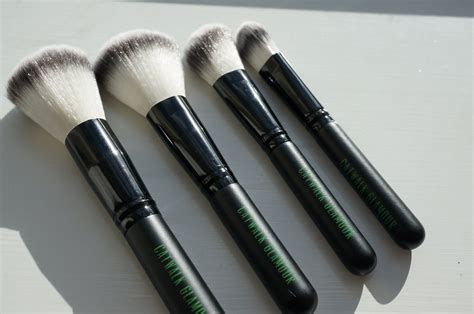 Catwalk Glamour L'ensemble Noir Professional Makeup Brush set - Thou Shalt Not Covet...