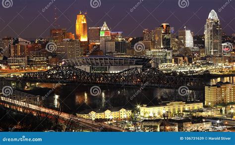 View of the Cincinnati, Ohio Skyline at Night Stock Image - Image of river, skyscrapers: 106731639