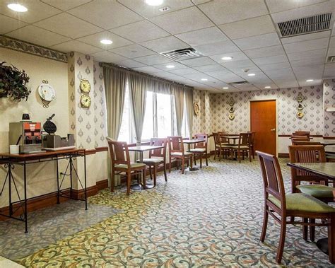 COMFORT INN & SUITES - Prices & Hotel Reviews (Hawthorne, NY)