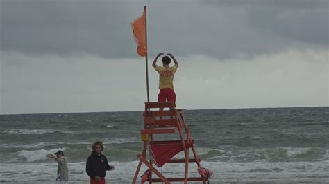 Surfers, swimmers leave Jacksonville Beach during severe weather ...