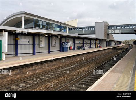 Bristol Parkway Railway Station platforms 2 and 3 Stock Photo - Alamy