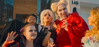 Funny Trailer for Brazilian Comedy 'A Vampire in the Family' on Netflix | FirstShowing.net