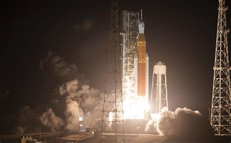 NASA Launches Artemis 1 Moon Rocket - GreekReporter.com