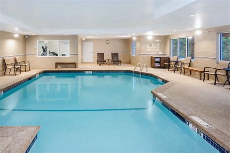 HOLIDAY INN EXPRESS & SUITES TILTON - LAKES REGION, AN IHG HOTEL ...