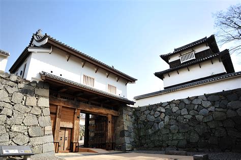 Fukuoka Castle Ruins - Touch of Japan