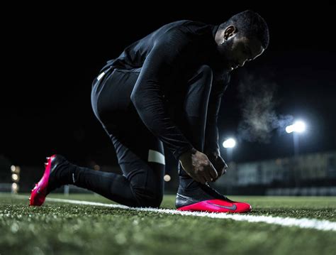 Laced Up: Nike PhantomVSN II Football Boots Review - SoccerBible