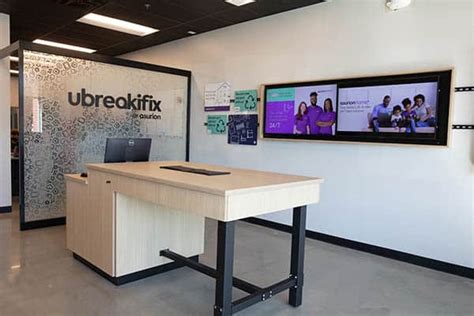 uBreakiFix Opens in Christiansburg - NRVNews