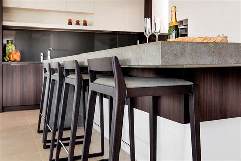 Simple and sleek bar stools for the modern kitchen island