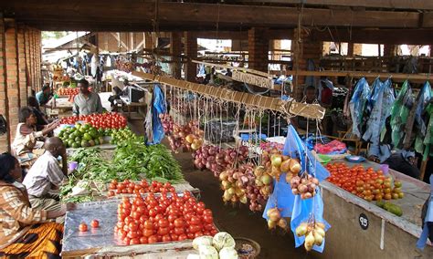 Market in Malawi | Produce sale at local market in Malawi. | IFPRI -IMAGES | Flickr