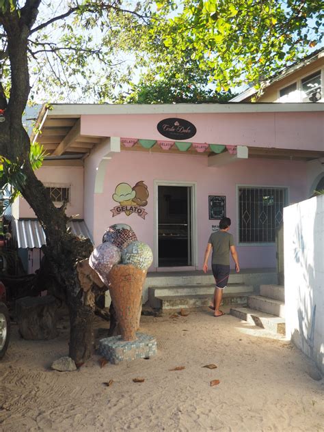 Where to eat your 'baleadas' on Roatán, Honduras - Tiny Travelogue