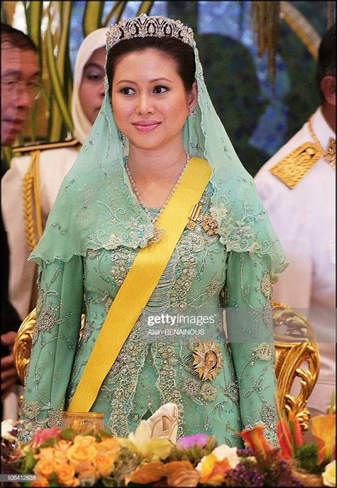 News Photo : The new wife of Sultan, the queen Azrina at... | Royal beauty, New wife, Brunei